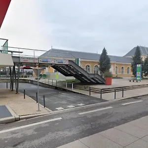 Micro-salle En Face De La Gare Appartement